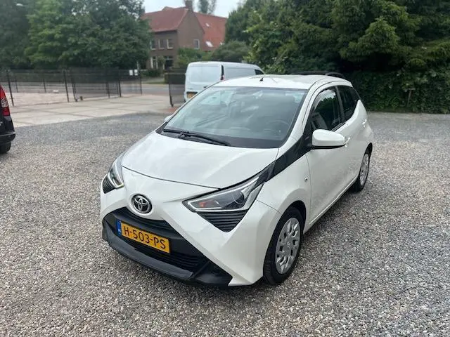 Toyota Aygo 1.0 VVT-i x-play 2020 Benzine 2