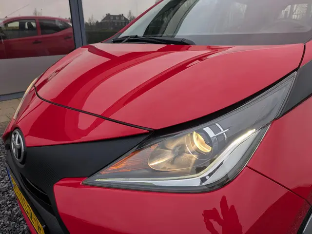 Toyota Aygo 1.0 VVT-i x-fun | Airco | Bluetooth 2017 Benzine 5