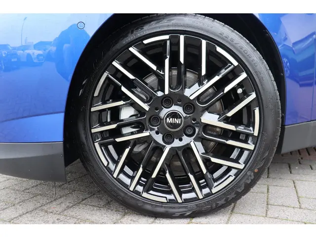 MINI 3-Deurs Cooper E | Favoured L 2025 Elektrisch 2