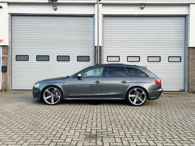 Audi RS4 2