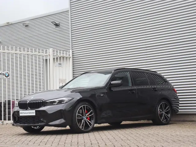 BMW 3 Serie Touring 330e 2024 Hybride Benzine 41