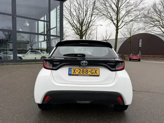 Toyota Yaris 1.5 Hybrid Active 2022 Hybride Benzine 4