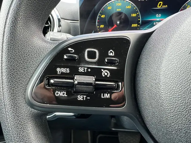 Mercedes-Benz A-Klasse 250 e 2021 Hybride Benzine 14