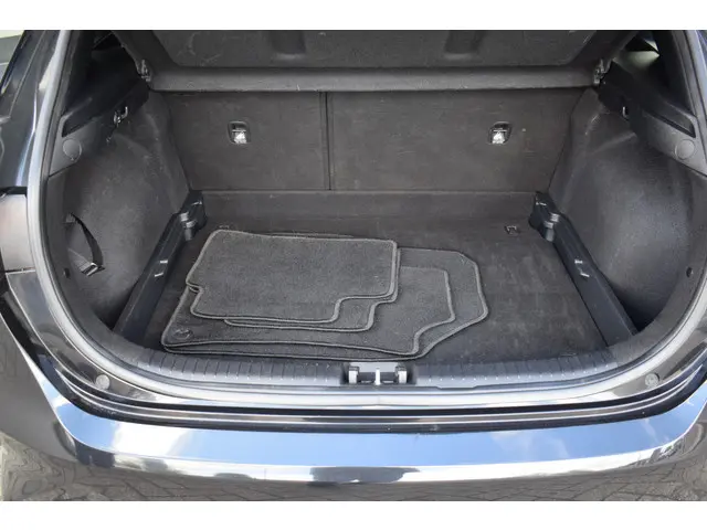 Kia Ceed 1.0 T-GDi DynamicLine X-Tra 2022 Benzine 24