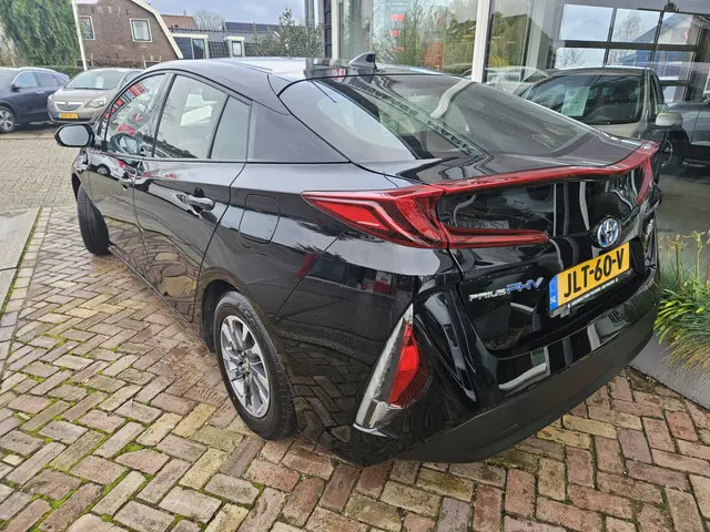 Toyota Prius 1.8 Plug-in Dynamic 2022 Hybride Benzine 8