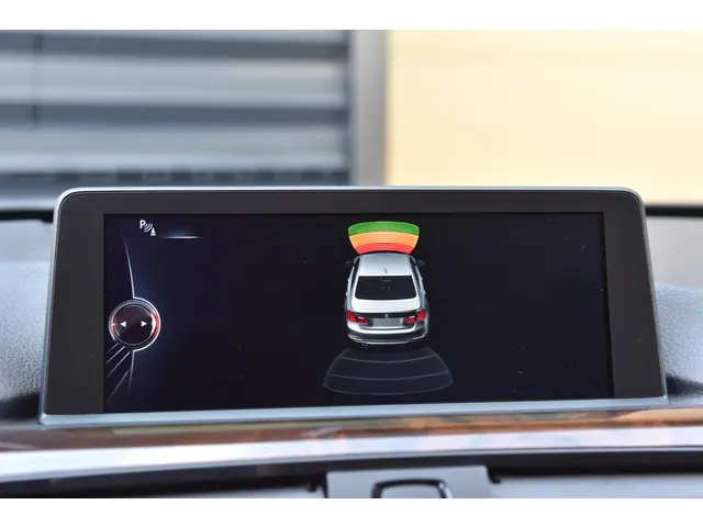BMW 3 Serie 335i High Executive 2014 Benzine 19