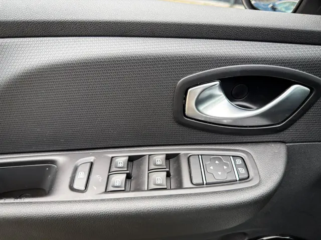 Renault Clio Estate 0.9 TCe Limited 2019 Benzine 15