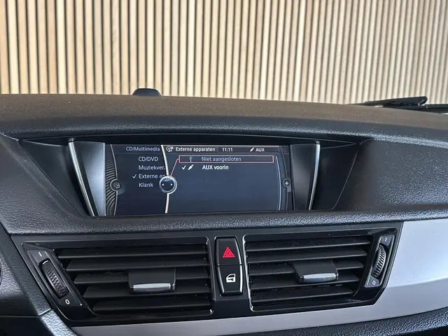 BMW X1 sDrive20i Executive 2015 Benzine 16