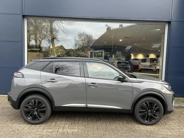 Peugeot 2008 1.2 Hybrid 145 GT 2025 Hybride Benzine 21