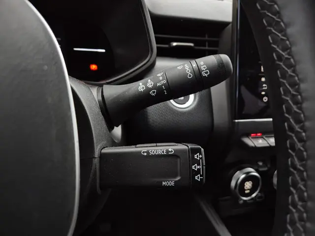 Mitsubishi Colt 1.0T MT First Edition 2024 Benzine 26