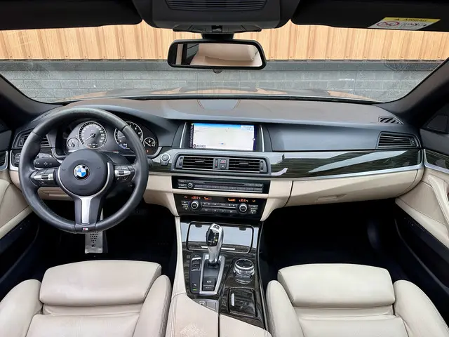 BMW 5 Serie Touring 520i Executive 2014 Benzine 11