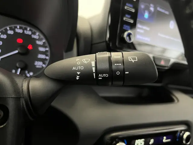 Toyota Yaris 1.5 Hybrid 115 Active 2021 Hybride Benzine 30