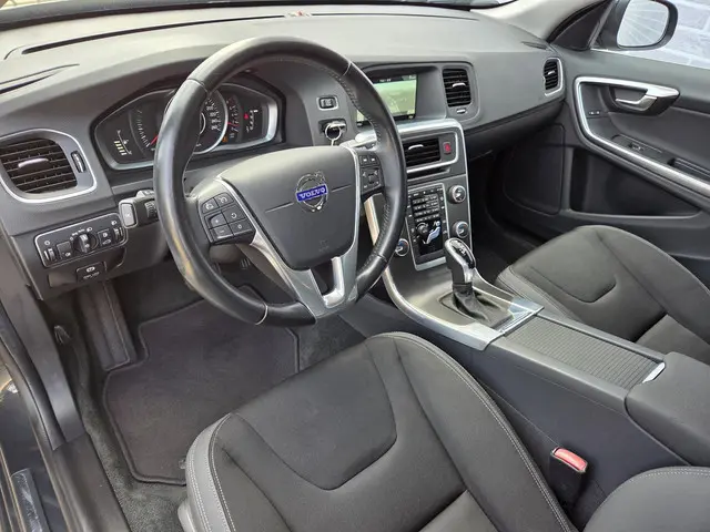 Volvo V60 T3 150 pk Momentum Automaat 2014 Benzine 4