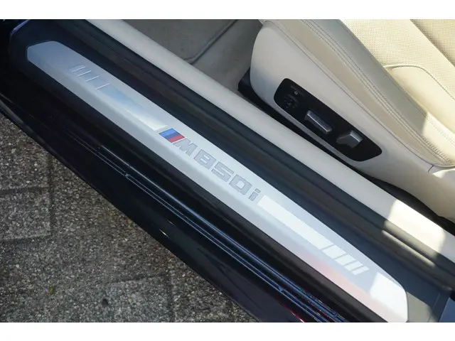 BMW 8 Serie Cabrio M850i xDrive 2021 Benzine 28