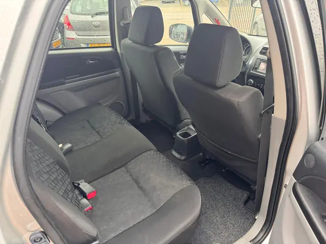 Suzuki SX4 1.6 Executive 2012 Benzine 17