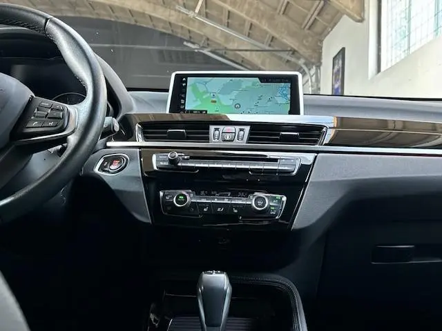 BMW X1 xDrive20i High Executive 2017 Benzine 18