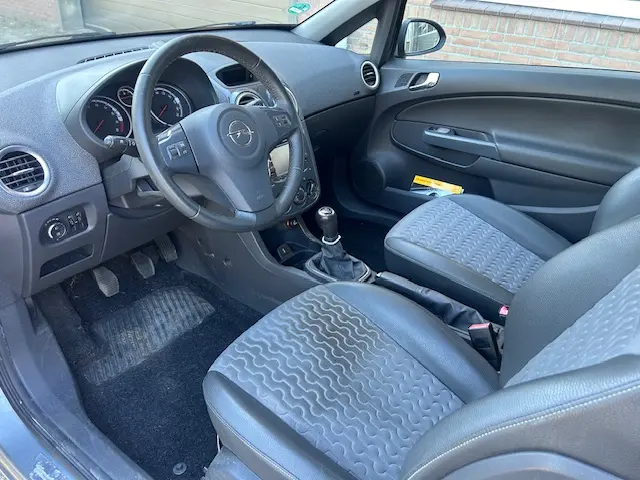 Opel Corsa 1.4-16V Cosmo 2012 Benzine 11
