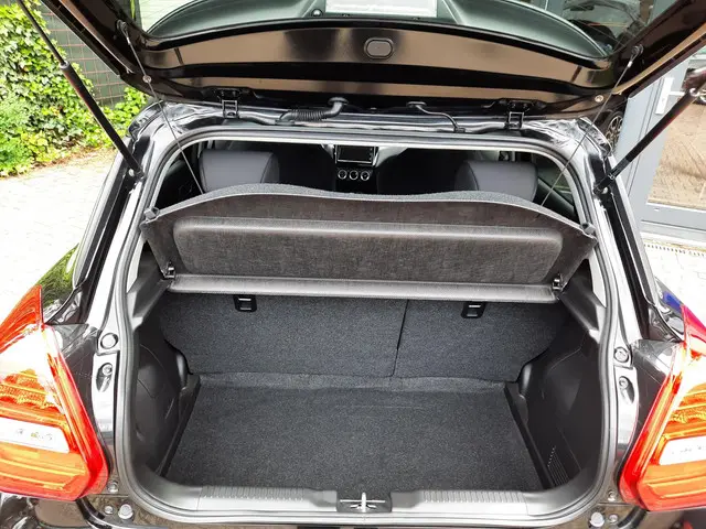 Suzuki Swift 1.4 Sport Smart Hybrid 2021 Benzine 24