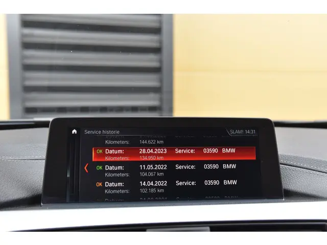 BMW 3 Serie Touring 320i M Sport Edition 2018 Benzine 28