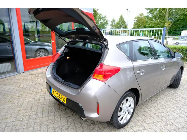 Toyota Auris 1.6 Aspiration Clima|Cam|LMV 2013 Benzine 10