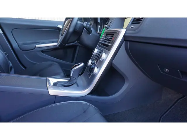 Volvo V60 1.5 123PK T2 Automaat Kinetic 2017 Benzine 24