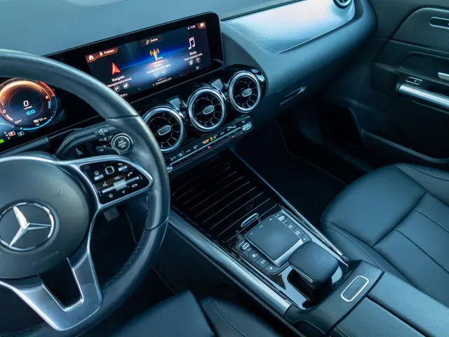 Mercedes-Benz GLA 250 e 2021 Hybride Benzine 13