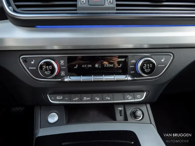 Audi Q5 55 TFSI e S-Line 2022 Hybride Benzine 35