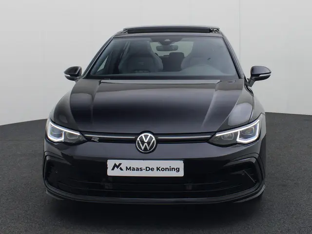 Volkswagen Golf 1.5 eTsi 150pk DSG R-Line 2023 Benzine 8