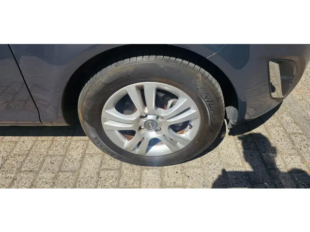 Opel Corsa 1.2-16V Berlin 2013 Benzine 12