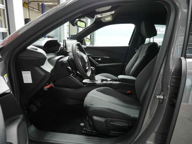 Peugeot 2008 1.2 PureTech 100 Allure 2024 Benzine 7