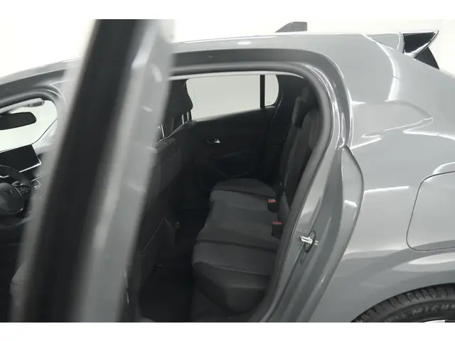 Peugeot 208 PureTech 100 Allure 2024 Benzine 32