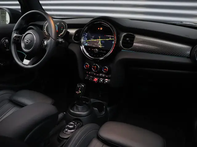 MINI 5-Deurs Cooper 2023 Benzine 15