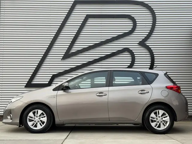 Toyota Auris 1.8 Hybrid Aspiration 2013 Hybride Benzine 6