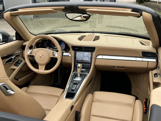 Porsche 911 Cabrio 3.4 Carrera 4 2013 Benzine 30