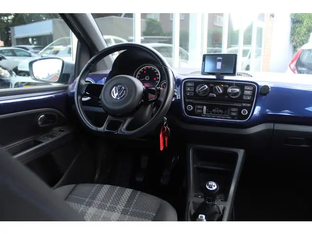 Volkswagen up! 1.0 CLUB high up! BlueMotion 2015 Benzine 10
