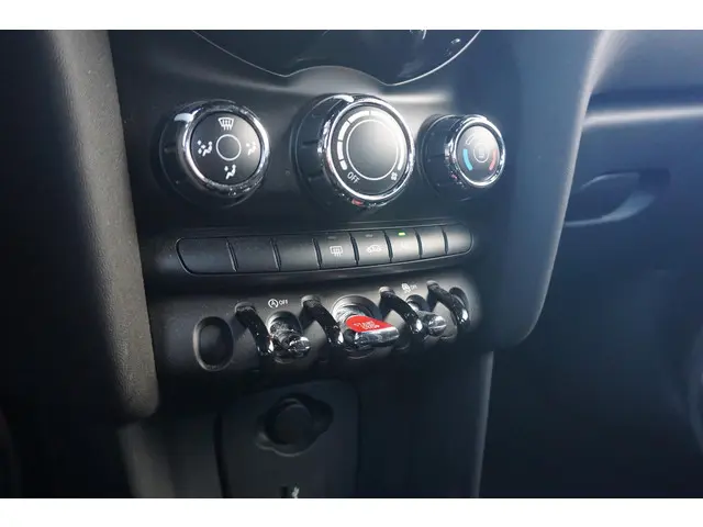 MINI 3-Deurs Cooper 2019 Benzine 17