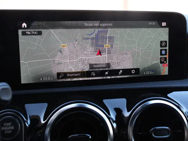 Mercedes-Benz A-Klasse 200 AMG Line 2022 Benzine 22