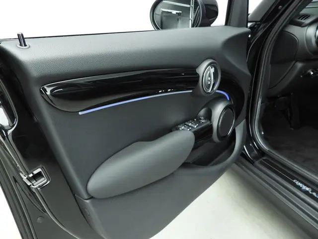 MINI 5-Deurs Cooper 2023 Benzine 13