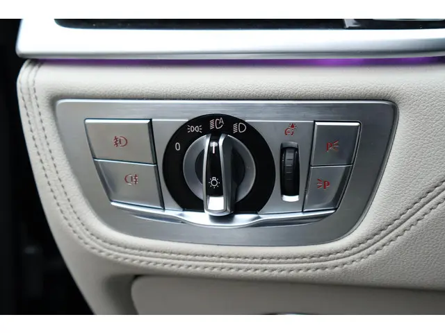 BMW 7 Serie 740i High Executive 2017 Benzine 46