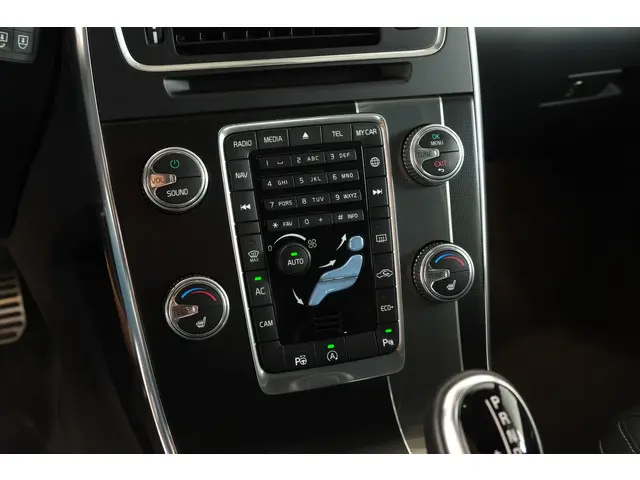 Volvo V60 2.0 T4 R-Design 2018 Benzine 17