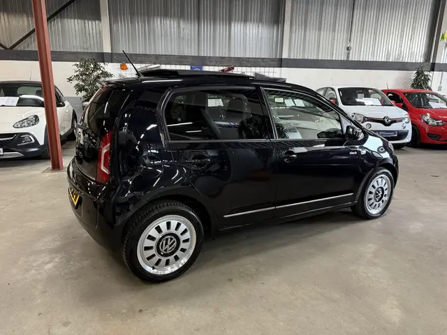 Volkswagen up! 3