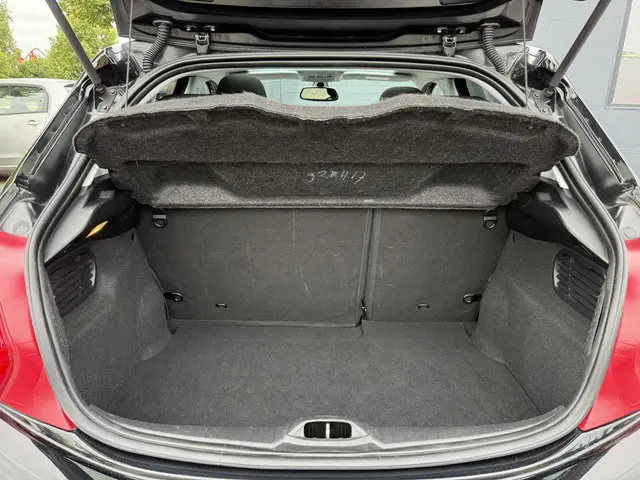 Peugeot 208 1.2 PureTech Allure 2015 Benzine 26