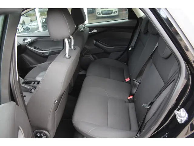 Ford Focus Wagon 1.0 Trend Edition 2015 Benzine 14