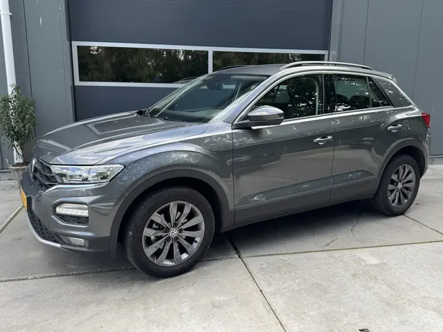 Volkswagen T-Roc 1.5 TSI 150pk H6 Style 2019 Benzine 2