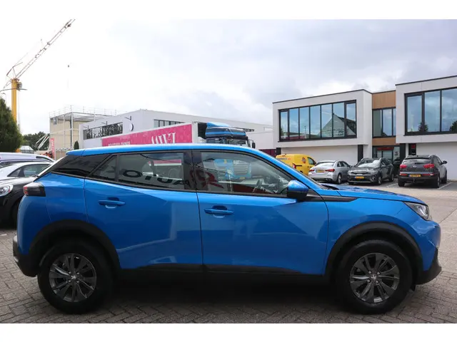 Peugeot 2008 1.2 PT ACTIVE PACK 130PK 2021 Benzine 13