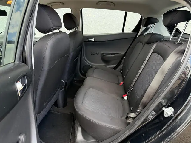 Hyundai i20 1.2i i-86PK Airco|Navigatie|Led!!! 2014 Benzine 10