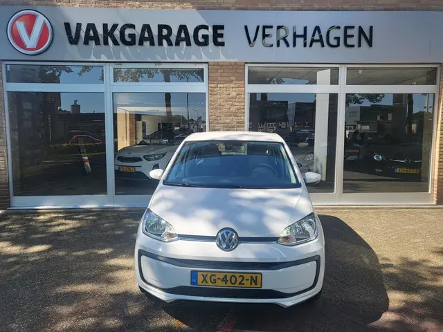 Volkswagen up! 1.0 BMT move up! 2019 Benzine 3