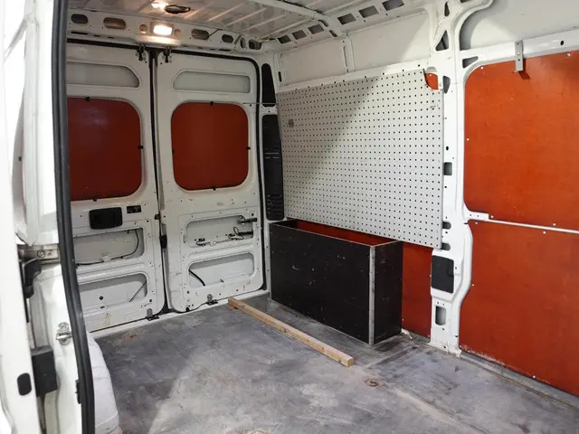 Peugeot Boxer 335 2.2 HDI L2H2 2014 Diesel 28