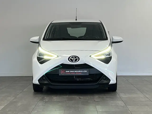 Toyota Aygo 1.0 VVT-i x-play 2022 Benzine 6