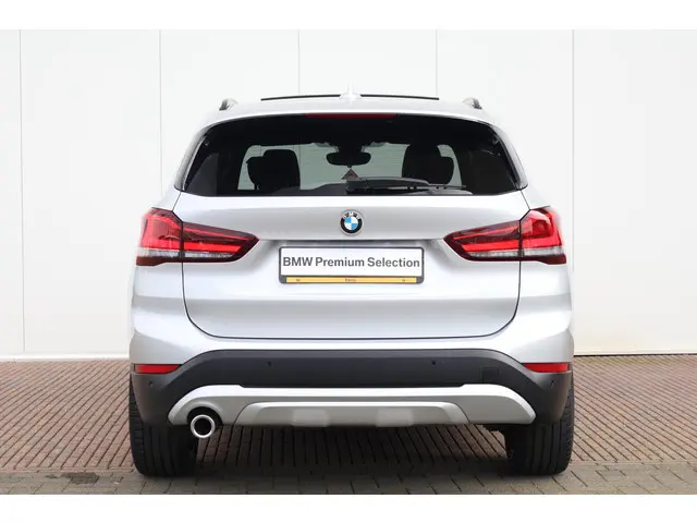 BMW X1 sDrive18i Executive Edition 2020 Benzine 8